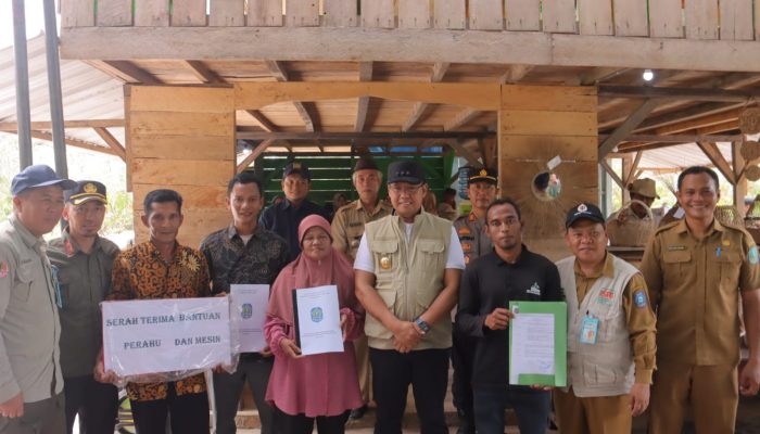 Tanam Mangrove dan Budidayakan Kerang Darah, Sugito Apresiasi Kelompok Tani Hutan HKM Wanamina