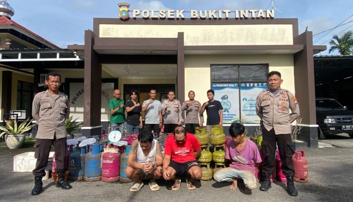 Polsek Bukit Intan Gerebek Rumah Kontrakan di Pangkalpinang, Tiga Pelaku Pengoplosan Gas Diamankan