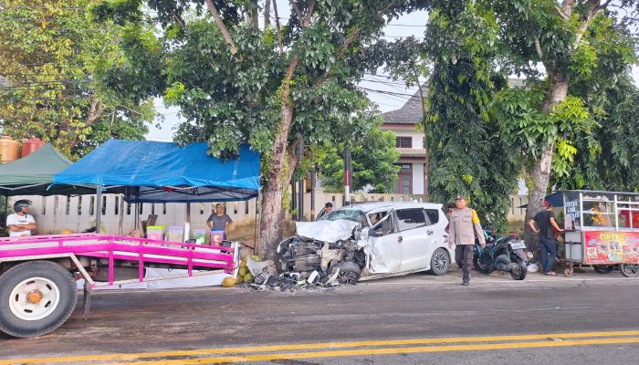 Kecelakaan Tragis di Pangkalpinang: Mobil Ertiga Oleng, Tabrak Dum Truck, Pengemudi Hamil Alami Luka Serius