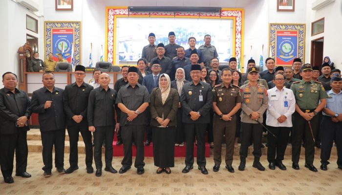 Pj Gubernur Sugito Hadiri Paripurna Penetapan Gubernur dan Wakil Gubernur Babel