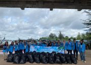 Mahasiswa Fakultas Hukum UBB Bersama Bem KM UBB Laksanakan Kegiatan Clean Up Di Pantai Kuala Kumpulkan 600KG Sampah