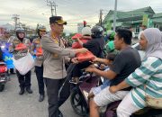 Polresta Pangkalpinang dan Komunitas Motor URC Berbagi Takjil Sambut Ramadhan 1446 H