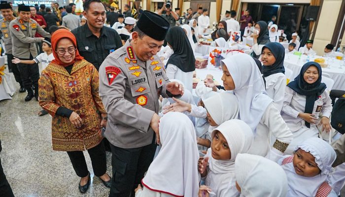 Berbagi Takjil dan Buka Puasa Bersama, Kapolri Perkuat Sinergi dengan Media dan Masyarakat