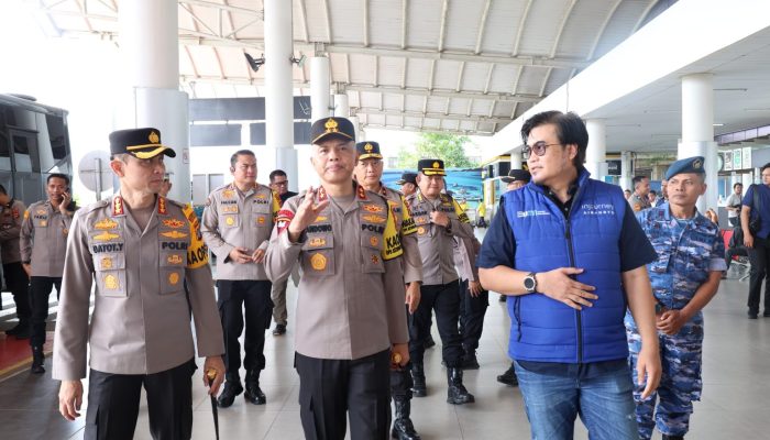 Pantau Arus Mudik di Bandara dan Pelabuhan, Kapolda Babel : Aman dan Terkendali