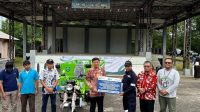 Bantu Pengelolaan Sampah Masyarakat, PT Timah Serahkan Bantuan untuk Komunitas Bank Sampah Nyiur Karya Lestari 