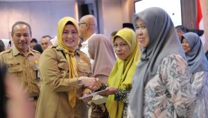 Wagub Serahkan Tali Asih Pada 52 Purnabakti ASN Lingkungan Pemprov Babel