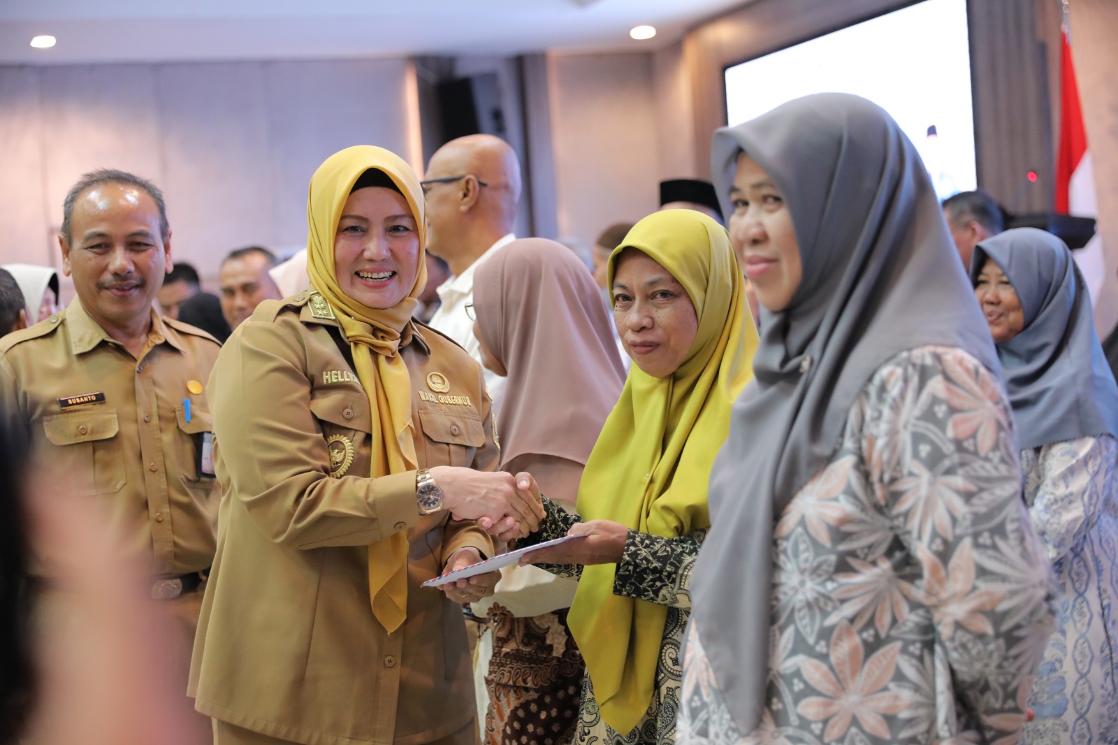 Wagub Serahkan Tali Asih Pada 52 Purnabakti ASN Lingkungan Pemprov Babel