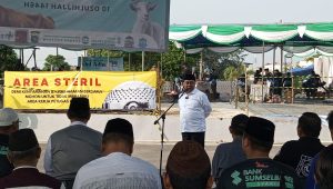 Pj Wali Kota Pangkalpinang Hadiri Serah Terima Sapi Kurban Bantuan Presiden RI di Masjid Agung Kubah Timah