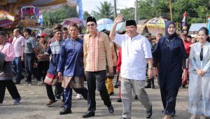 Gubernur Hidayat Arsani Hadiri Pesta Adat “Panggil” ke-80 Suku Ketapik di Desa Kacung