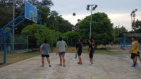 Optimalkan Aset untuk Dukung Olahraga Masyarakat, Puluhan Remaja Antusias Berlatih Basket di Lapangan PT Timah