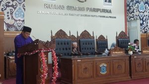 Pj Wali Kota Pangkalpinang Paparkan Komitmen Kota Cerdas di Paripurna DPRD