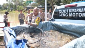Dit Lantas Polda Babel Lepas Ratusan Ikan Dan Burung Di Kawasan Taman Bhaypark