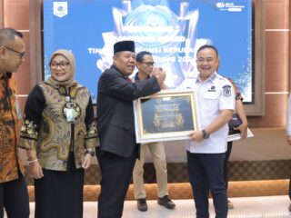 Gubernur Hidayat Arsani Serahkan Paritrana Award Tingkat Provinsi Tahun 2024