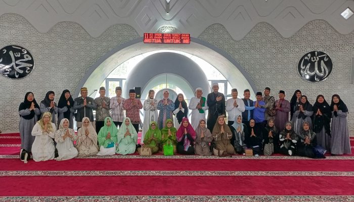 Dessy Ayutrisna Hadiri Khataman Al-Qur’an dan Ceramah Agama di Masjid Kubah Timah