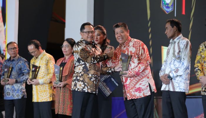 Sukses Benahi Sektor Ekonomi, Gubernur Hidayat Arsani Terima Penghargaan Tingkat Nasional