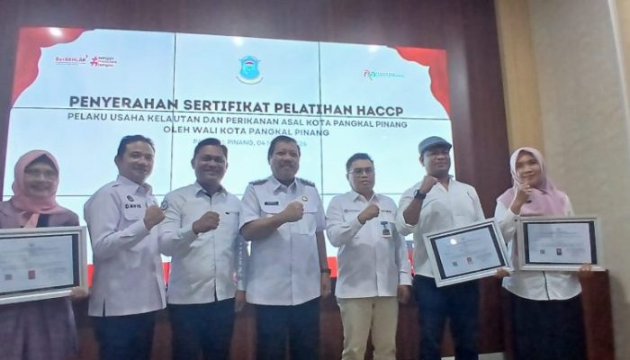 Wali Kota Saparudin Hadiri Penyerahan Sertifikat HACCP kepada 9 UMKM Pangkalpinang