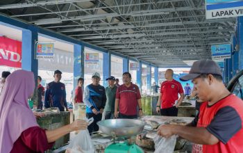 Wali Kota Pangkalpinang Pimpin Gotong Royong di Pasar Parit Lalang, Dorong Program Pangkalpinang Bersih
