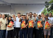 Satu Tahun Kepemimpinan,Gubernur Babel Salurkan Bantuan Sosial 2.185 ton beras bagi Warga Kurang Mampu di Selindung Lama
