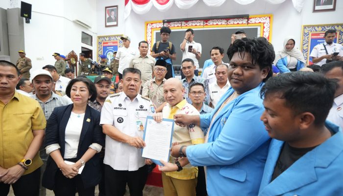 Aksi Mahasiswa UBB di DPRD Babel, Gubernur Hidayat Arsani Tunjukkan Komitmen Nyata untuk Pendidikan dan Buruh