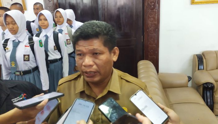 Donal Tampubolon Motivasi Empat Pasang Calon Paskibraka Pangkalpinang Jelang Seleksi Tingkat Provinsi