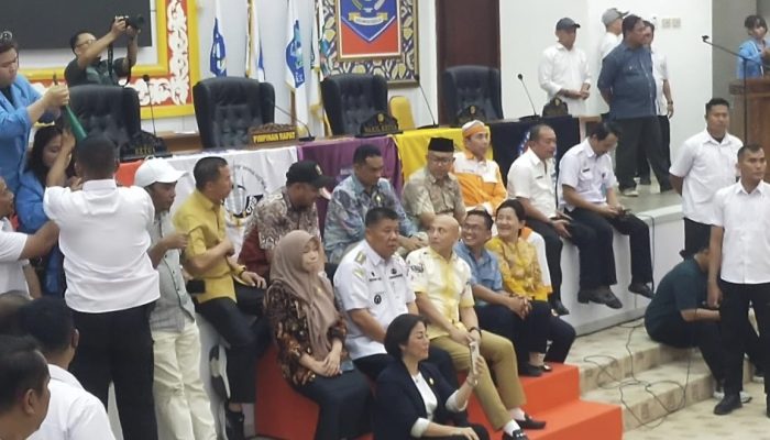 Ratusan Mahasiswa BEM UBB Gelar Aksi di DPRD Babel, Ketua DPRD Tegaskan Siap Tindaklanjuti Tuntutan
