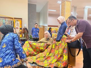 Kenakan Batik dari Sentra Pinang Sirih di HBN 2026, Noni Hidayat Ajak Anak Muda Kembangkan Batik Babel