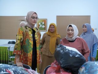 Ketua TP-PKK Noni Hidayat Apresiasi Kepedulian Donatur Untuk Korban Kebakaran Serdang