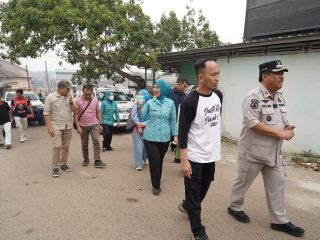 Wali Kota Pangkalpinang Salurkan Bantuan untuk Korban Kebakaran di Bangka Selatan